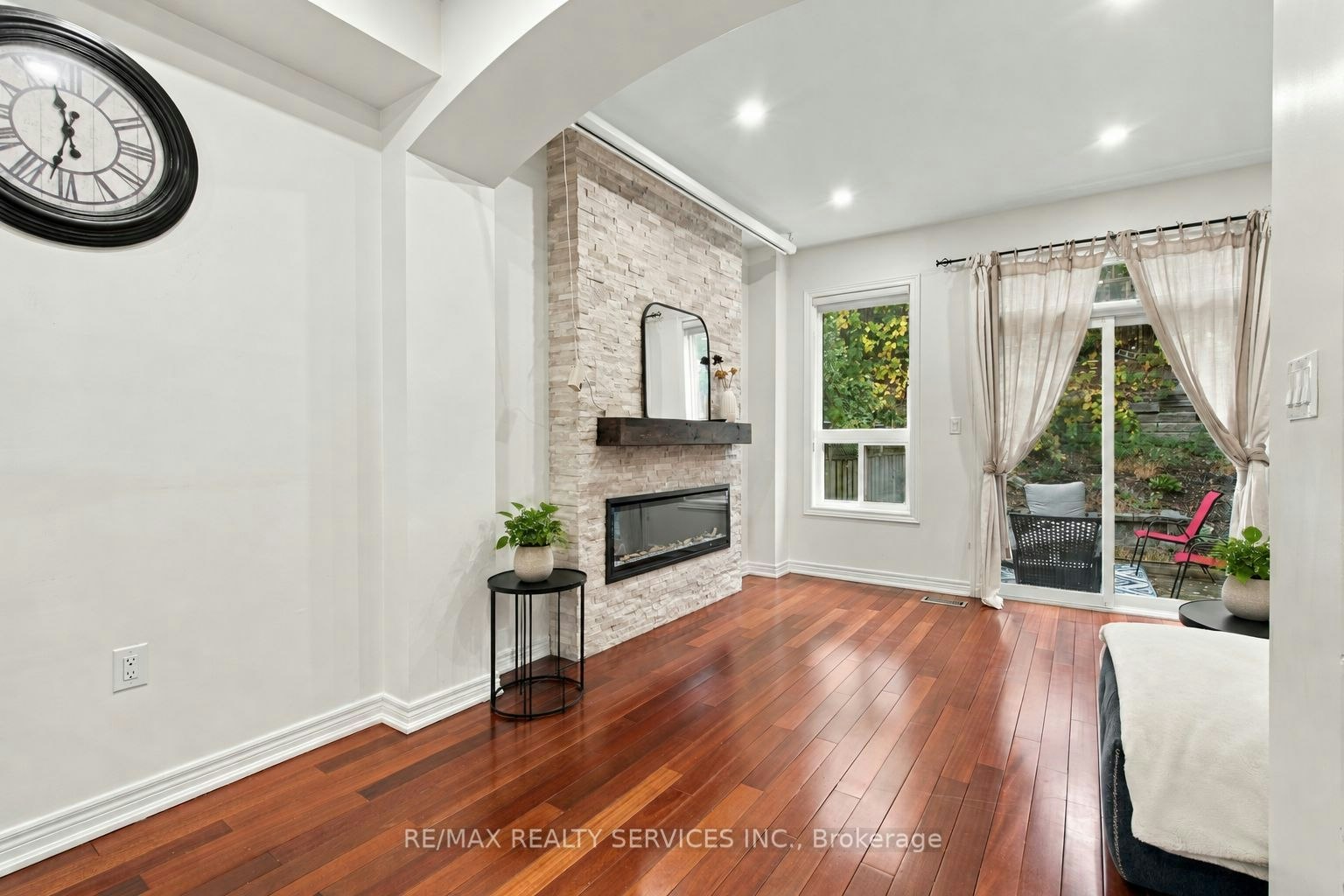 38 Bell Manor Drive, Toronto, ON, M8Y 0A4 - 6