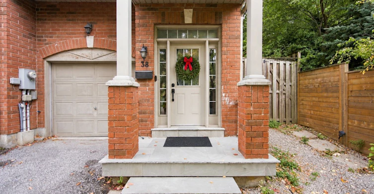 38 Bell Manor Drive, Toronto, ON, M8Y 0A4