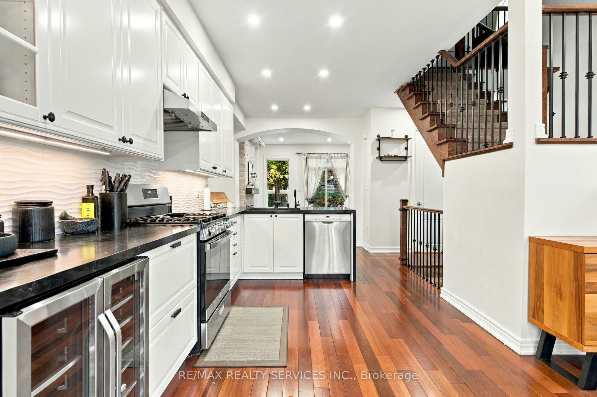 38 Bell Manor Drive, Toronto, ON, M8Y 0A4 - 12