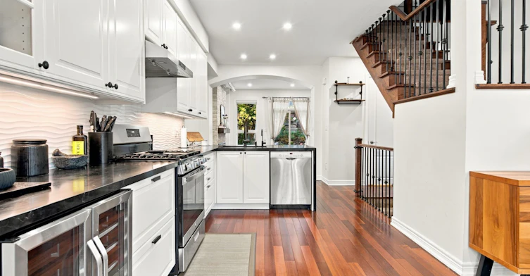 38 Bell Manor Drive, Toronto, ON, M8Y 0A4 - 12