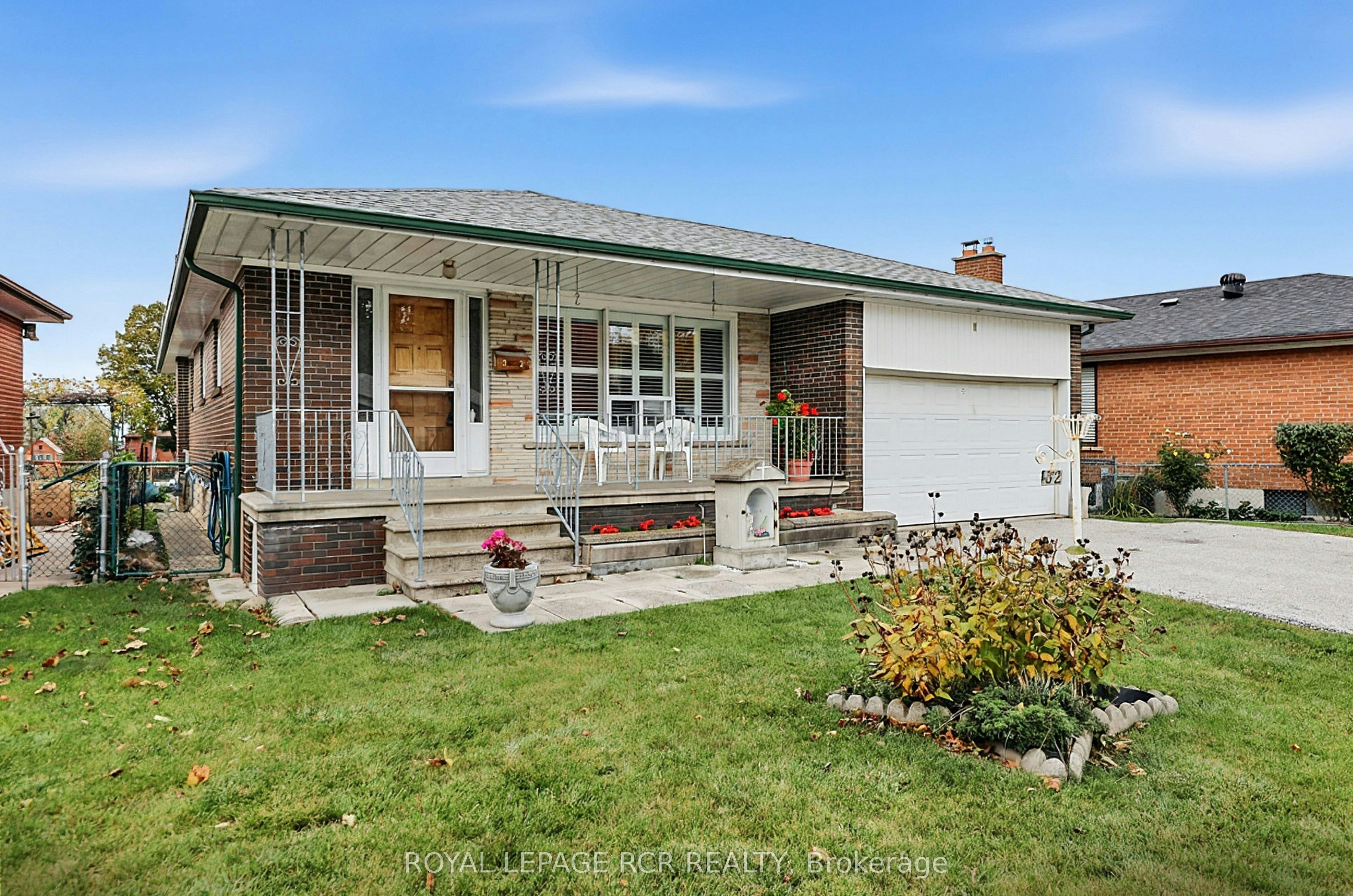 32 Bartel Drive, Toronto, ON, M3N 1C9