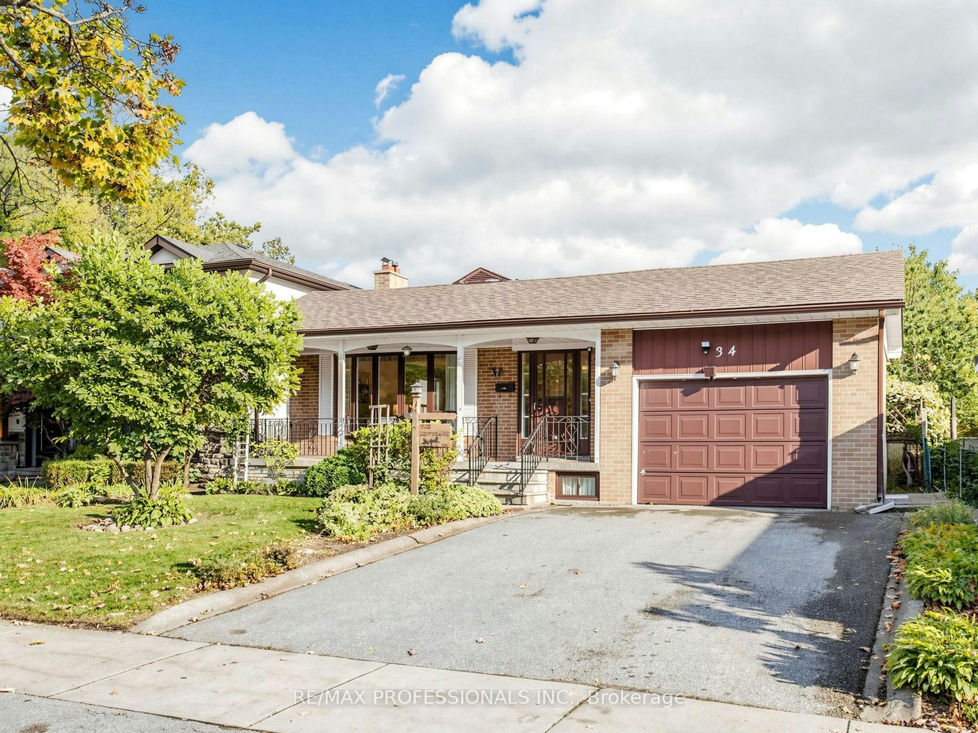 34 Crestridge Heights Road, Toronto, ON, M9P 1A4