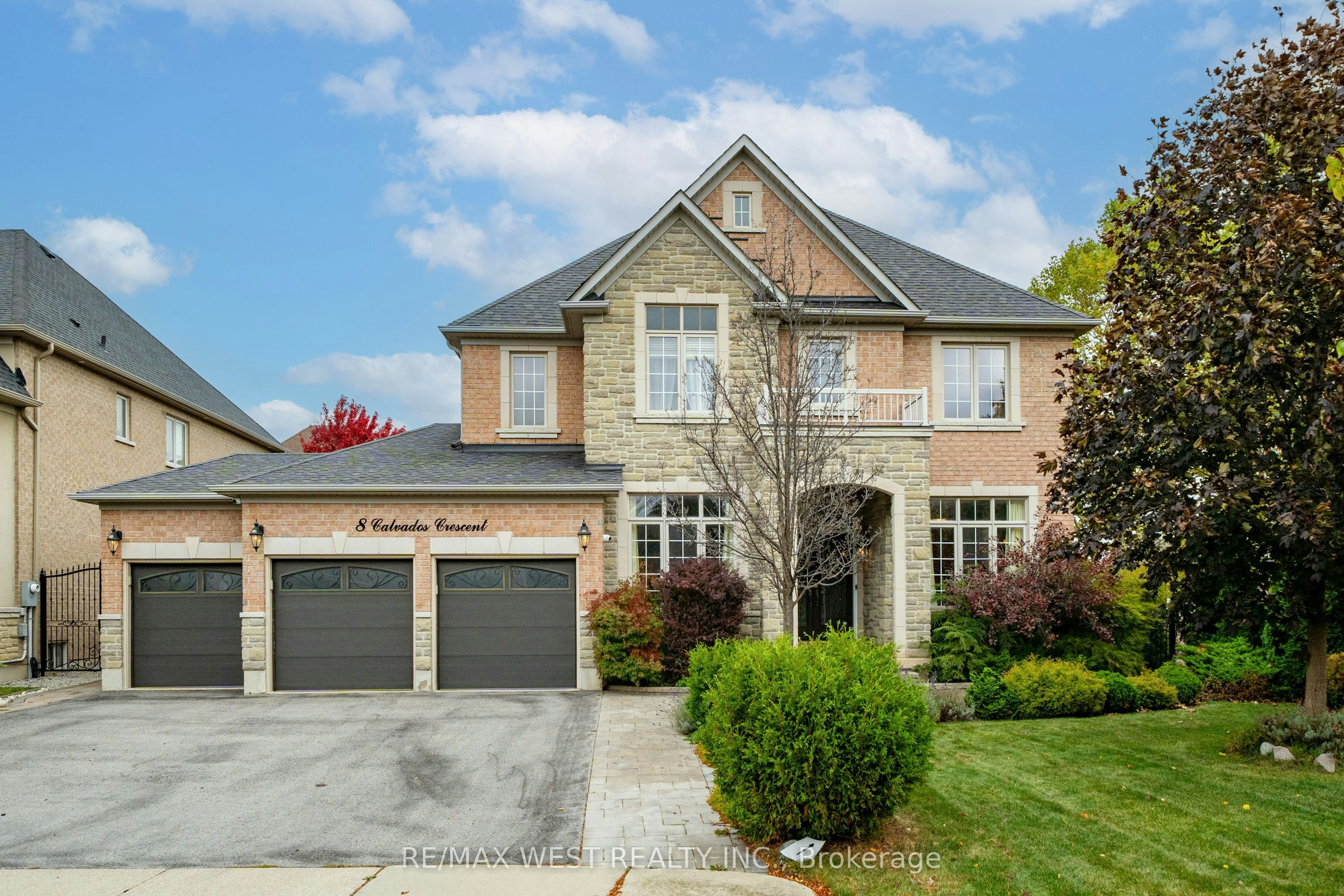8 Calvados Crescent, Brampton, ON, L6P 2Z1