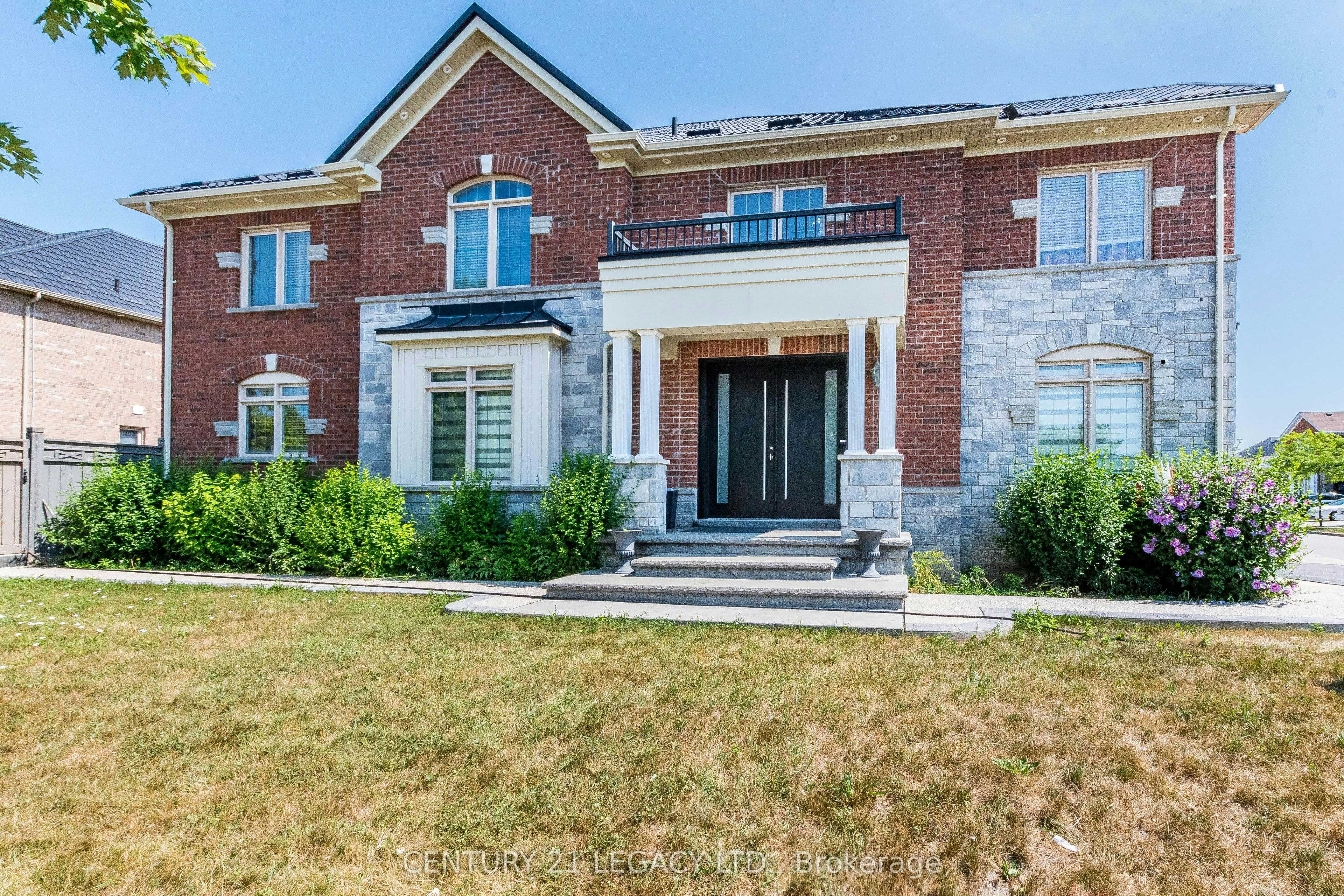 11 Drummondville Drive, Brampton, ON, L6P 3M6