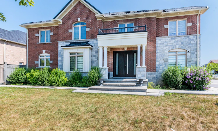 11 Drummondville Drive