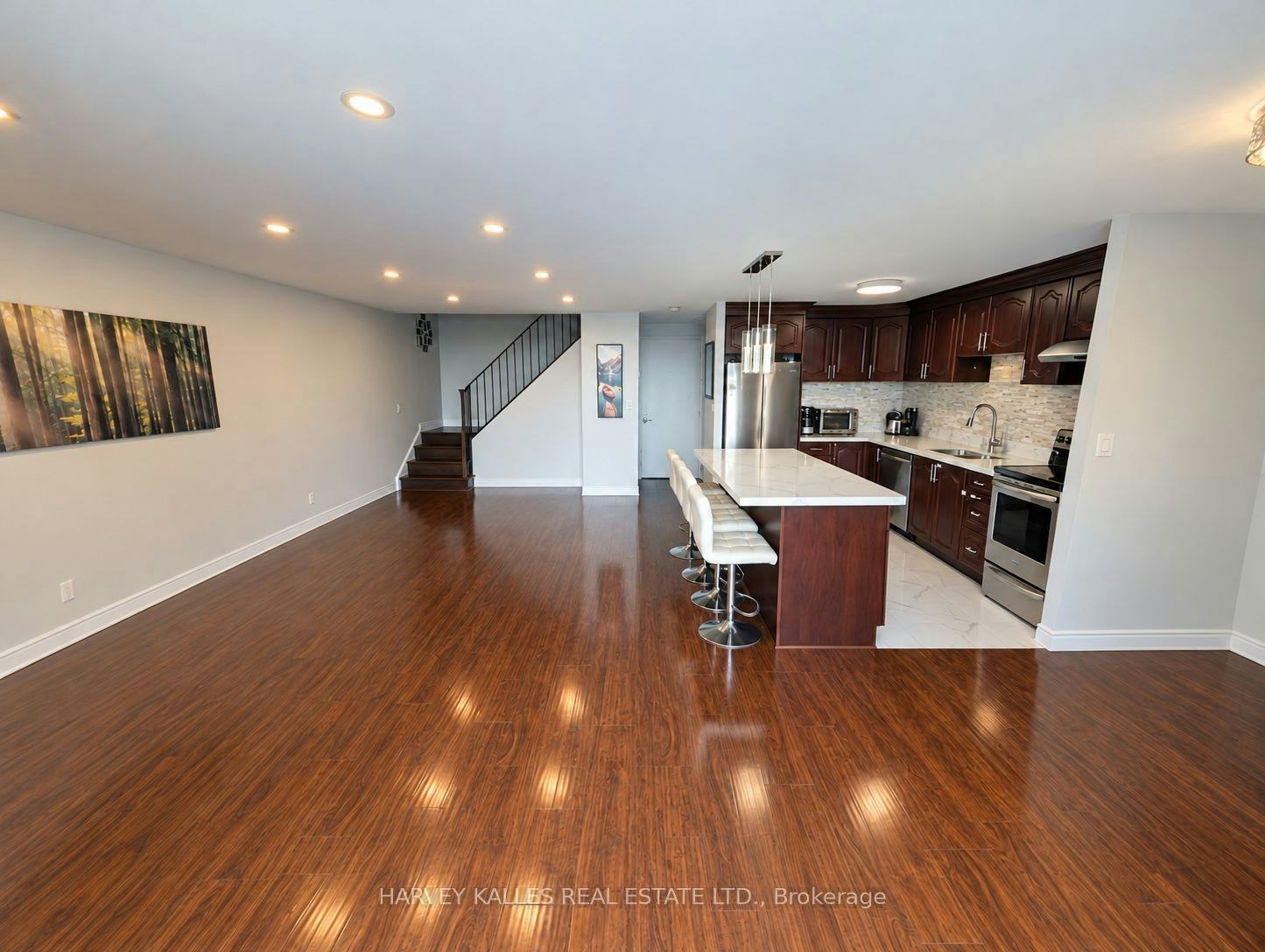 412-3025 The Credit Woodlands Drive, Mississauga, ON, L5C 2V3