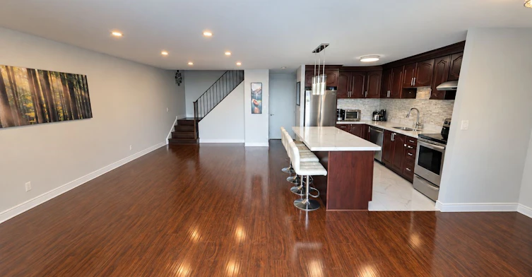 412-3025 The Credit Woodlands Drive, Mississauga, ON, L5C 2V3