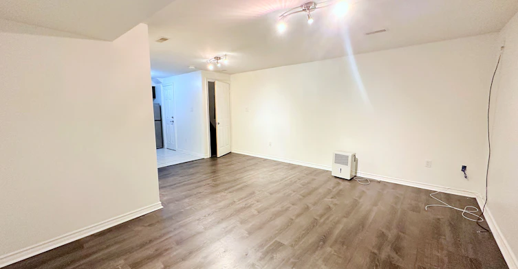 Bsmt-62 Beaver Avenue, Toronto, ON, M6H 2G1 - 7