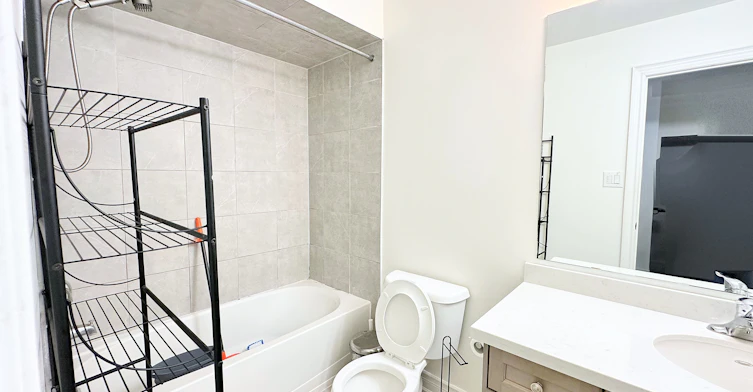 Main-62 Beaver Avenue, Toronto, ON, M6H 2G1 - 5