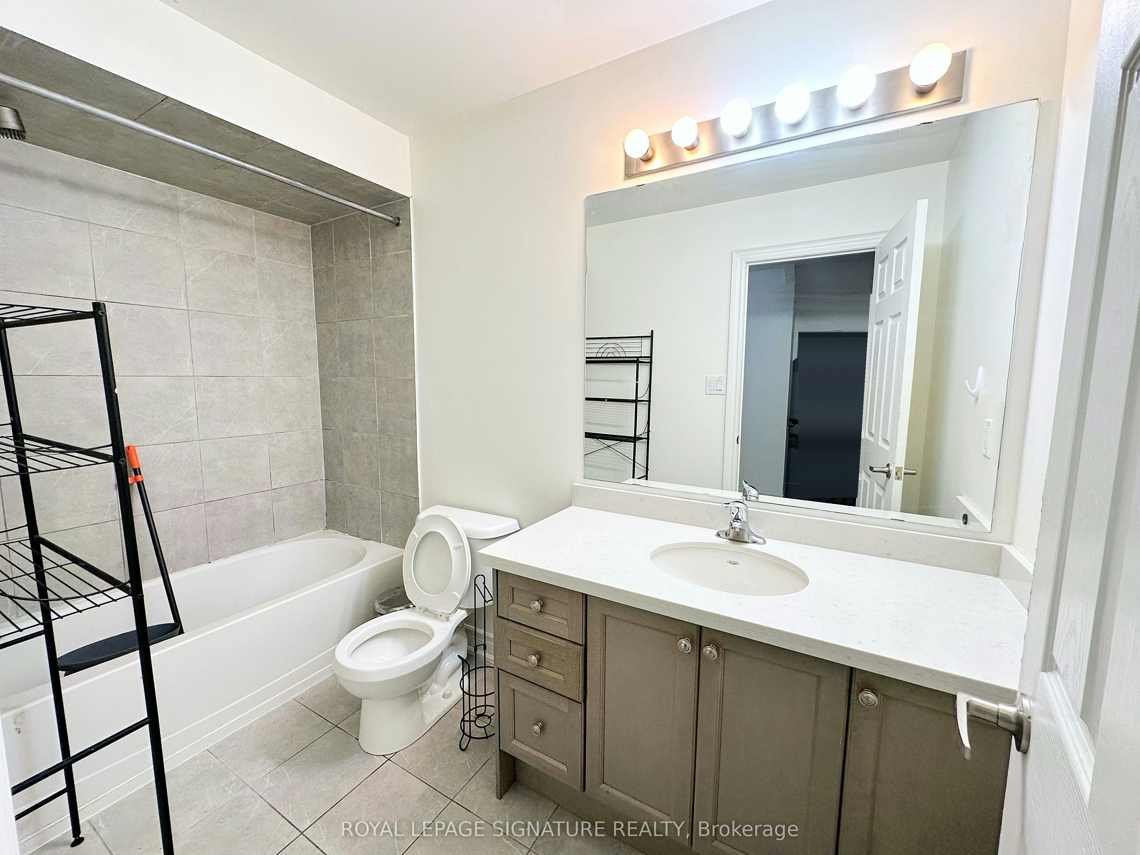 Main-62 Beaver Avenue, Toronto, ON, M6H 2G1 - 8