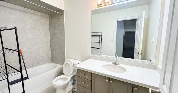 Main-62 Beaver Avenue, Toronto, ON, M6H 2G1 - 8