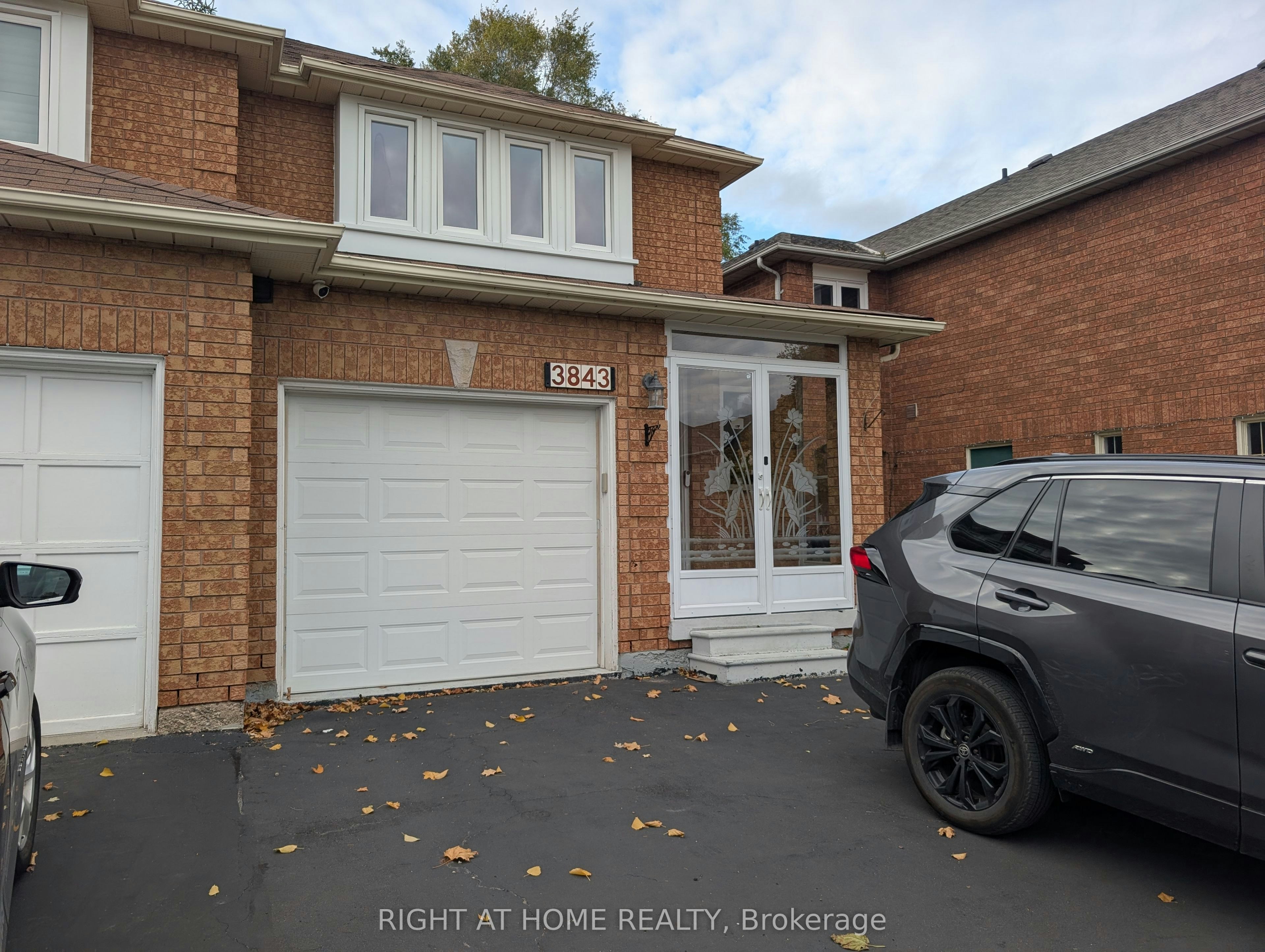 Upper-3843 Densbury Drive, Mississauga, ON, L5N 6Z3
