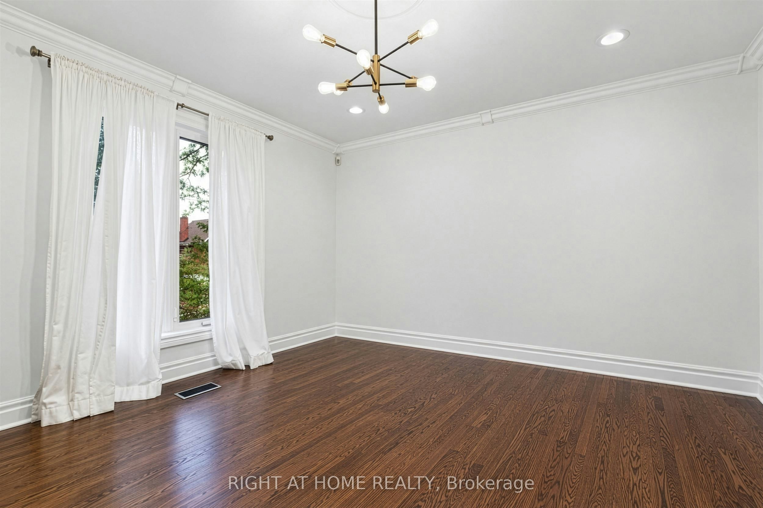 50 Gardenvale Road, Toronto, ON, M8Z 4C3 - 4