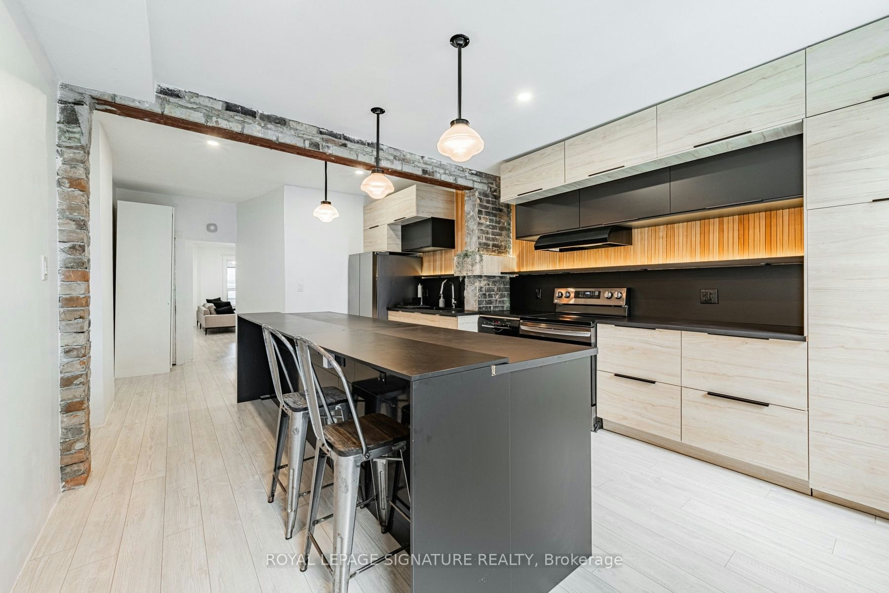 8 Adrian Avenue, Toronto, ON, M6N 1A1 - 7