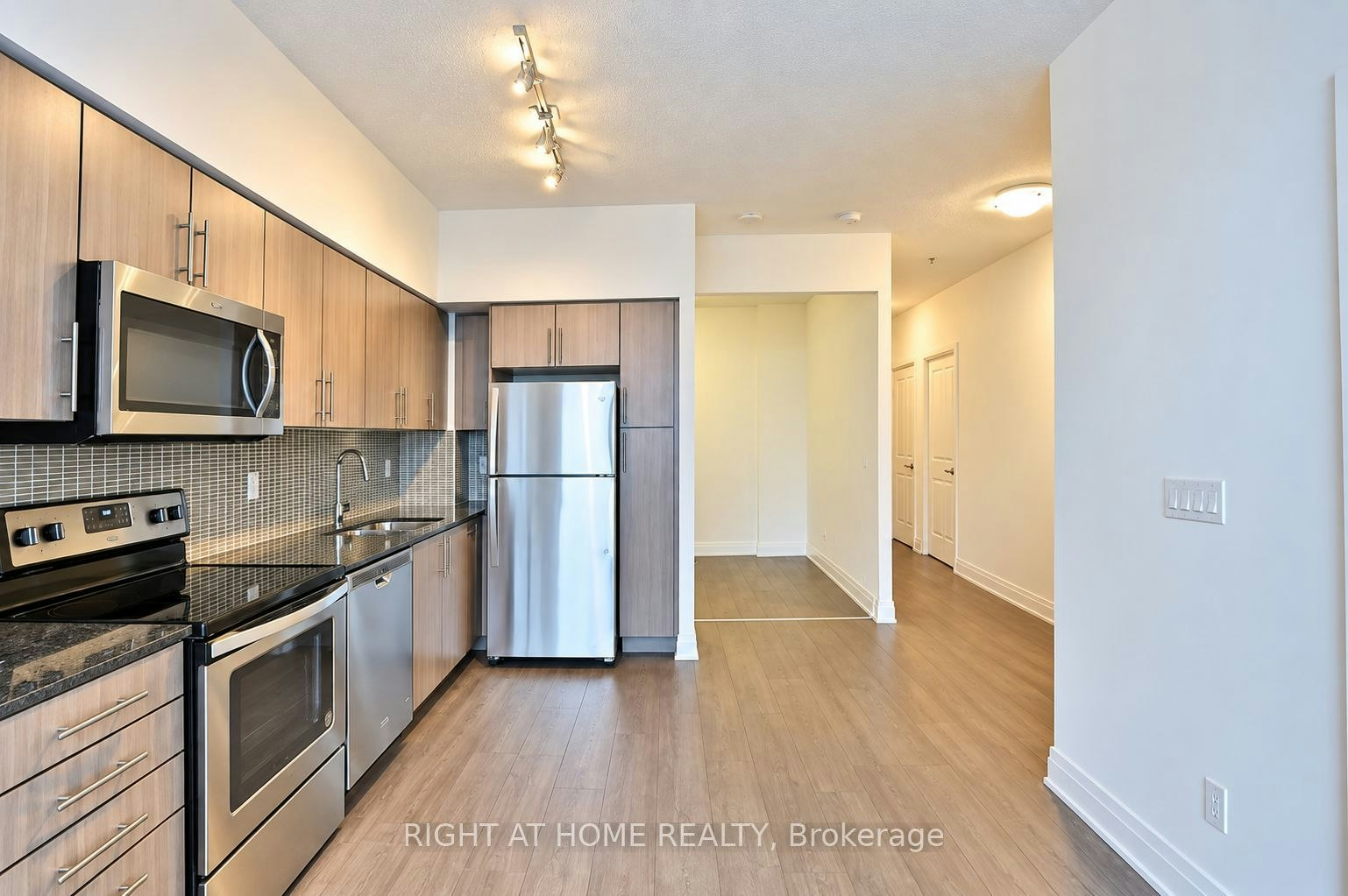 315-55 Speers Road, Oakville, ON, L6K 0H9 - 8