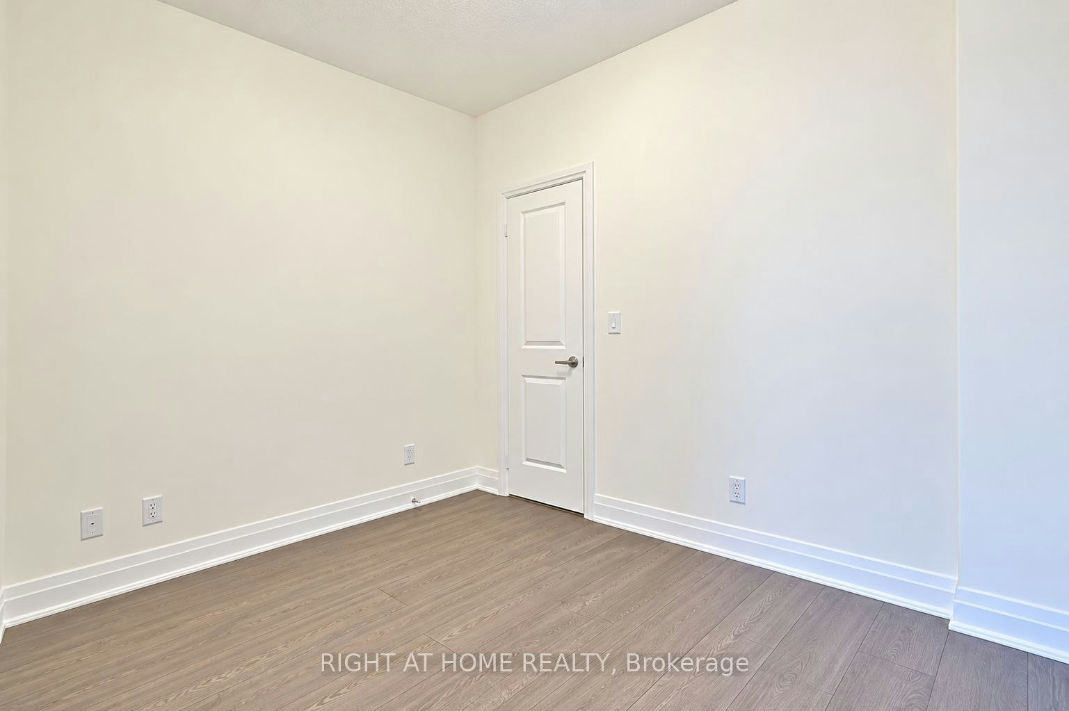 315-55 Speers Road, Oakville, ON, L6K 0H9 - 9