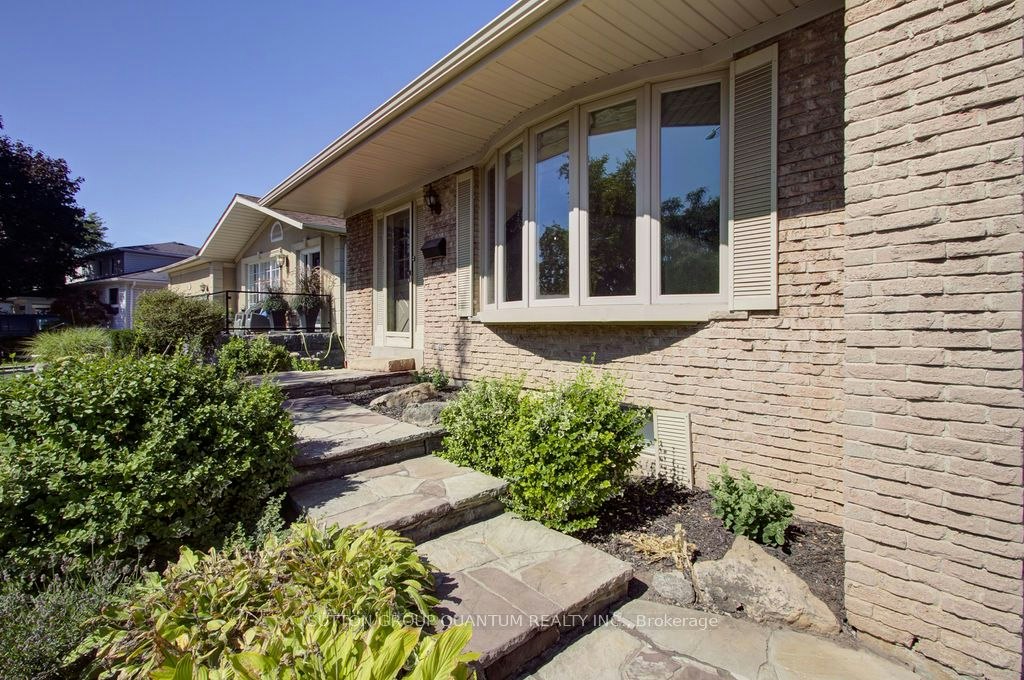 462 Withnell Crescent, Oakville, ON, L6L 3L9 - 3