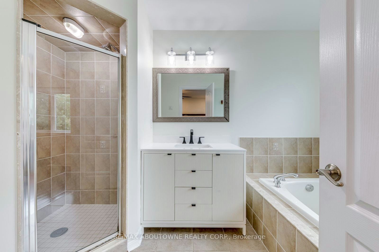 3234 Sharp Road, Burlington, ON, L7M 0H5 - 16