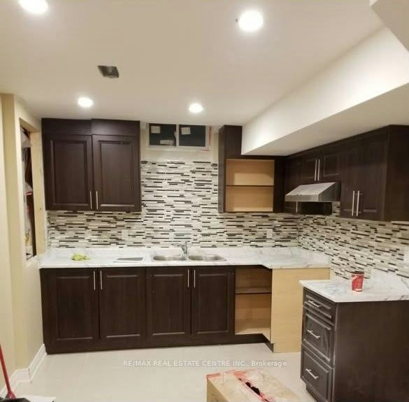 BSMT-5496 Meadowcrest Avenue, Mississauga, ON, L5M 0W3 - 4
