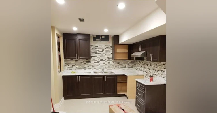 BSMT-5496 Meadowcrest Avenue, Mississauga, ON, L5M 0W3 - 4