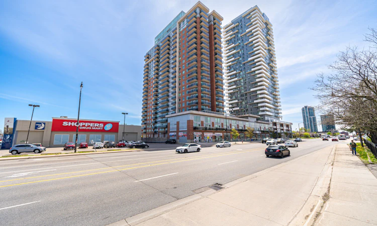 1601-215 Queen Street W