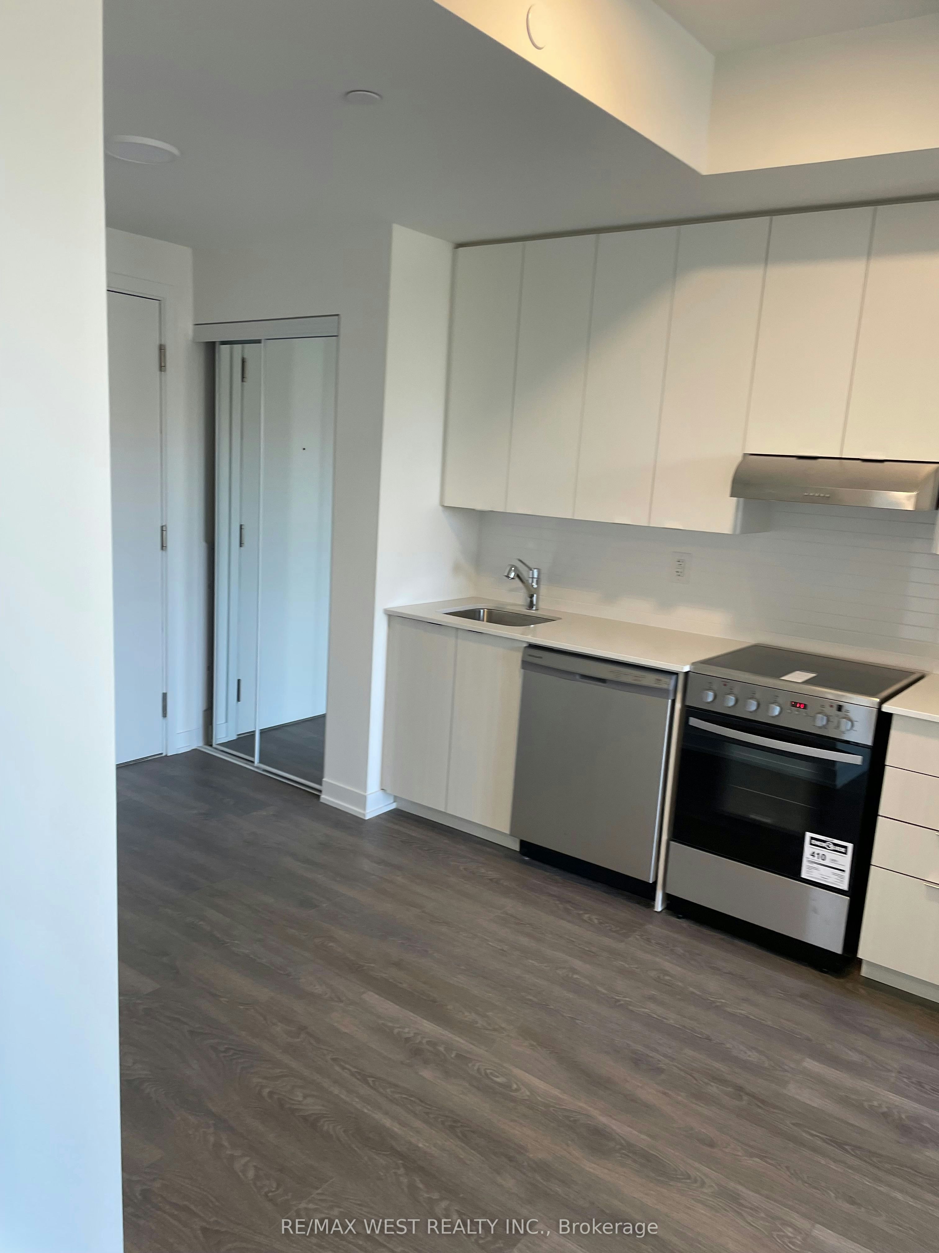 405-160 Canon Jackson Drive, Toronto, ON, M6M 0B6 - 7