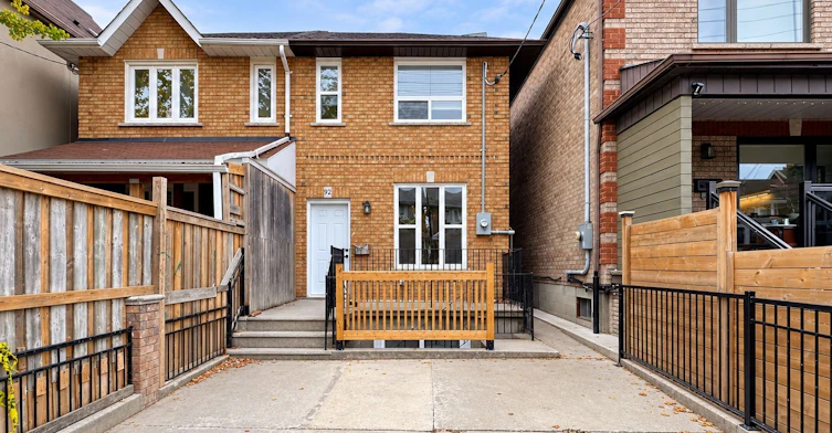 Upper-92 Lappin Avenue, Toronto, ON, M6H 1Y4