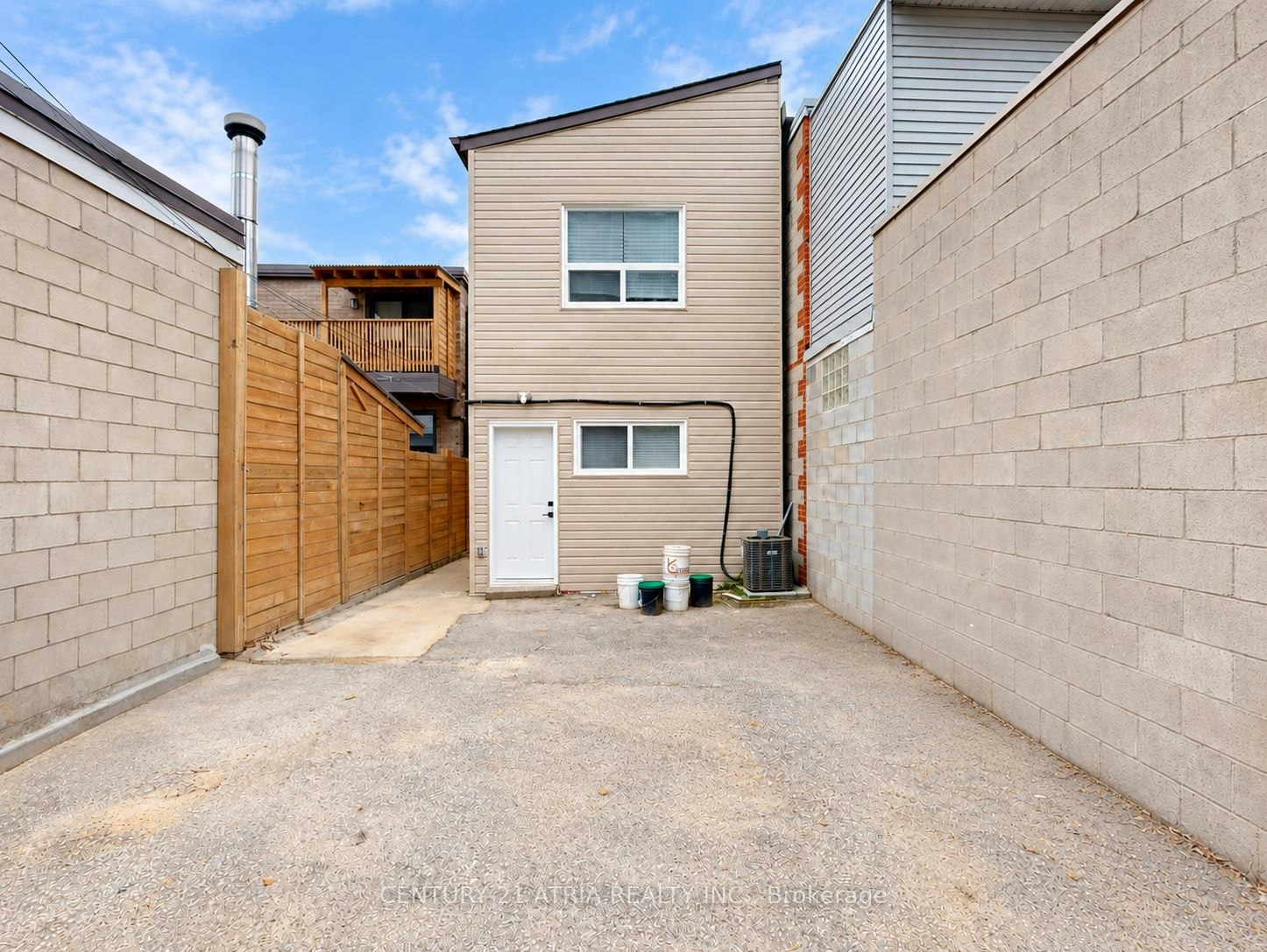 Upper-92 Lappin Avenue, Toronto, ON, M6H 1Y4 - 4
