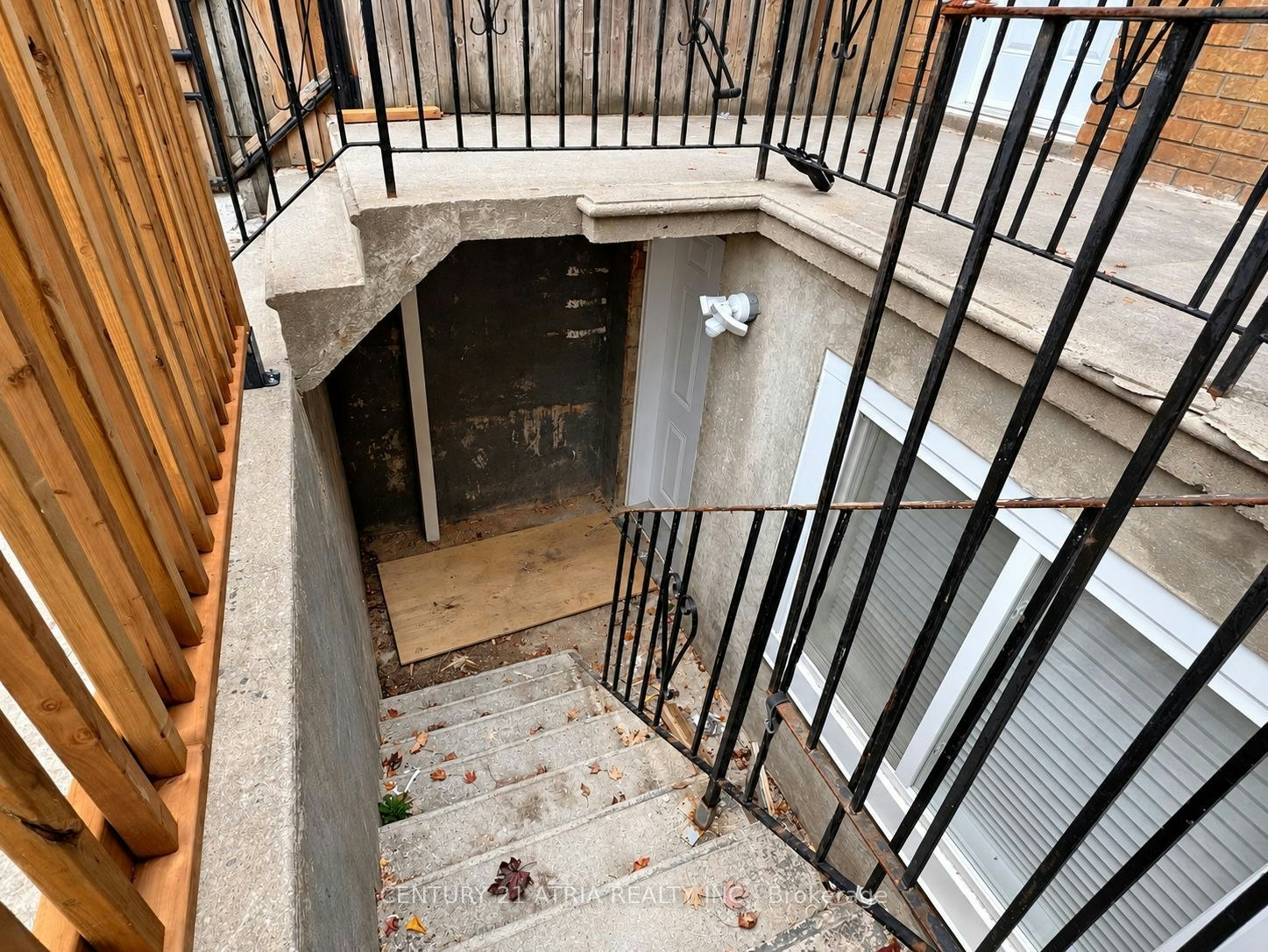 Lower-92 Lappin Avenue, Toronto, ON, M6H 1Y4 - 30