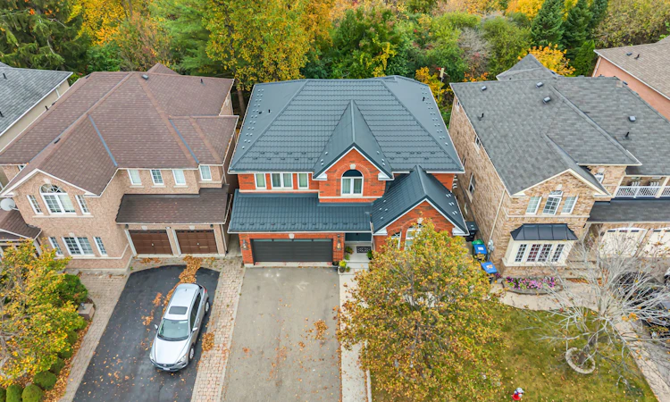 82 Dunvegan Crescent