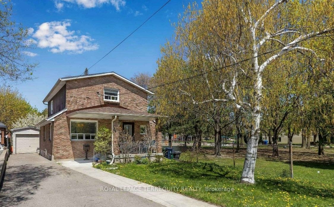 1052 Glengrove Avenue, Toronto, ON, M6B 2K2
