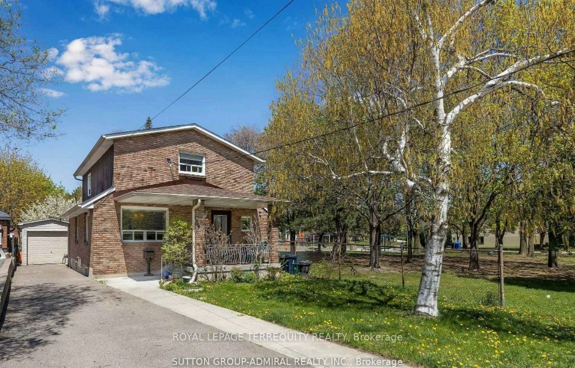 1052 Glengrove Avenue, Toronto, ON, M6B 2K2