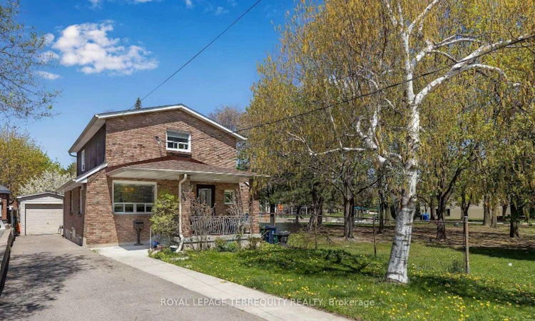 1052 Glengrove Avenue