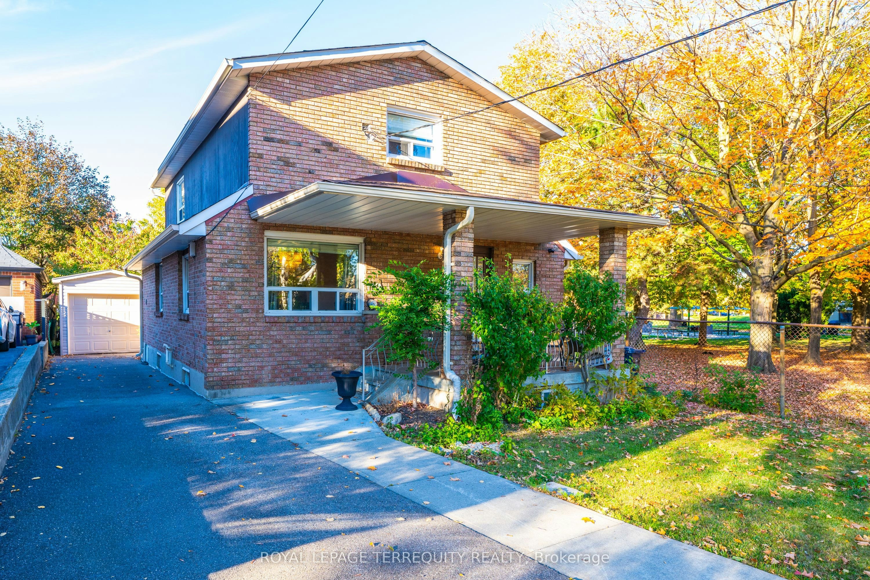 1052 Glengrove Avenue, Toronto, ON, M6B 2K2