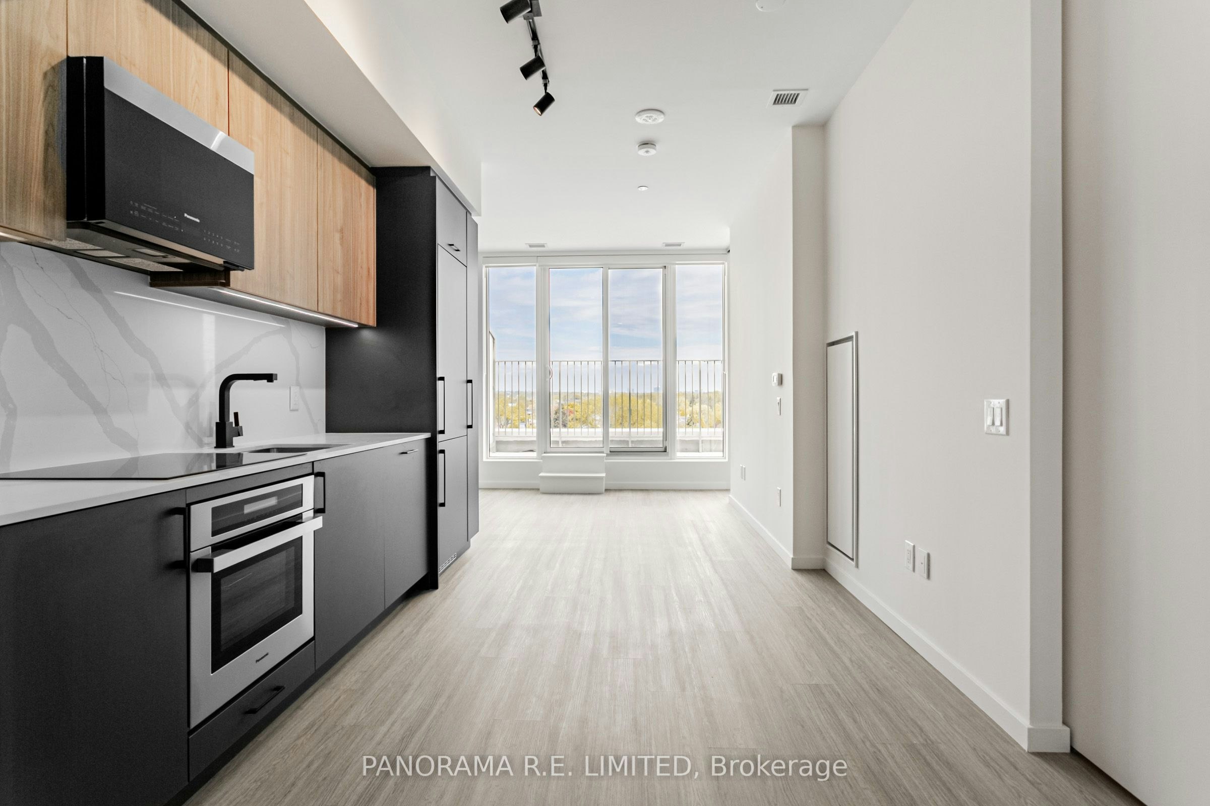 PH817-689 The Queensway N/A, Toronto, ON, M8Y 0C8