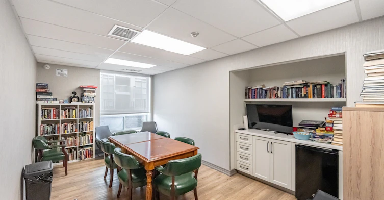 209-190 Manitoba Street, Toronto, ON, M8Y 3Y8 - 3