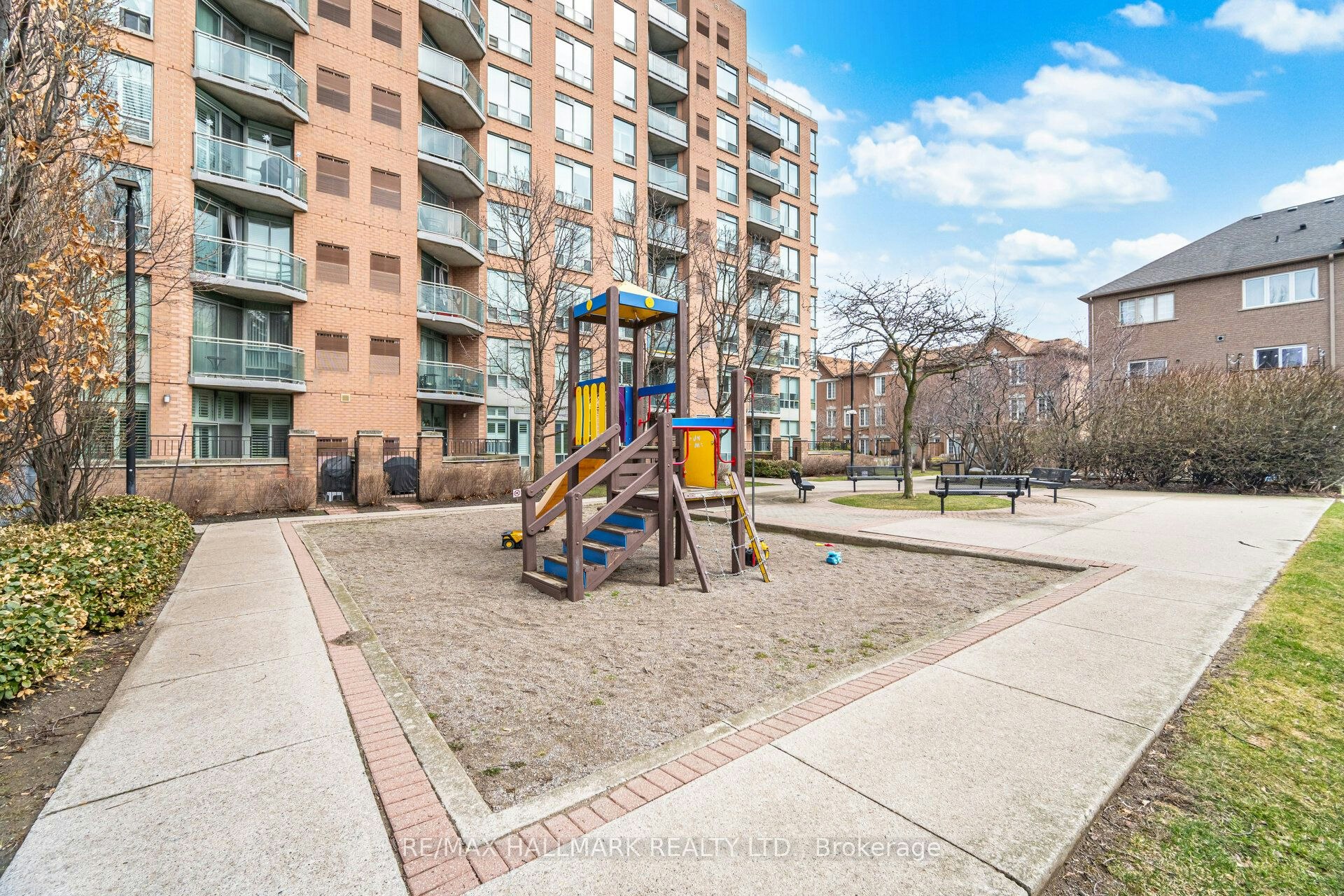 209-190 Manitoba Street, Toronto, ON, M8Y 3Y8