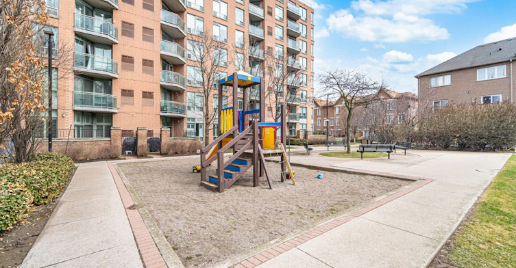 209-190 Manitoba Street, Toronto, ON, M8Y 3Y8