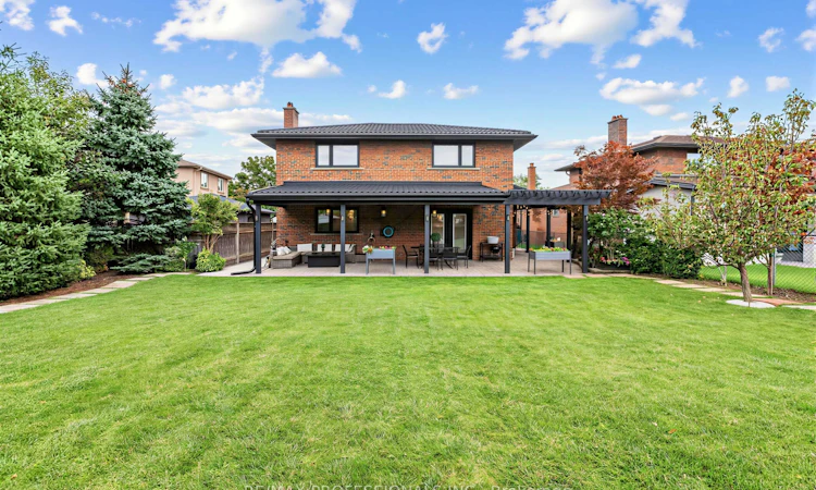 182 Gracefield Avenue