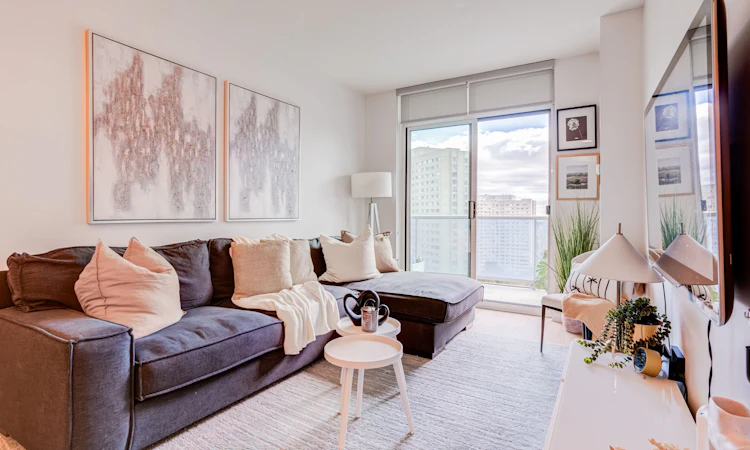 1405-70 Absolute Avenue