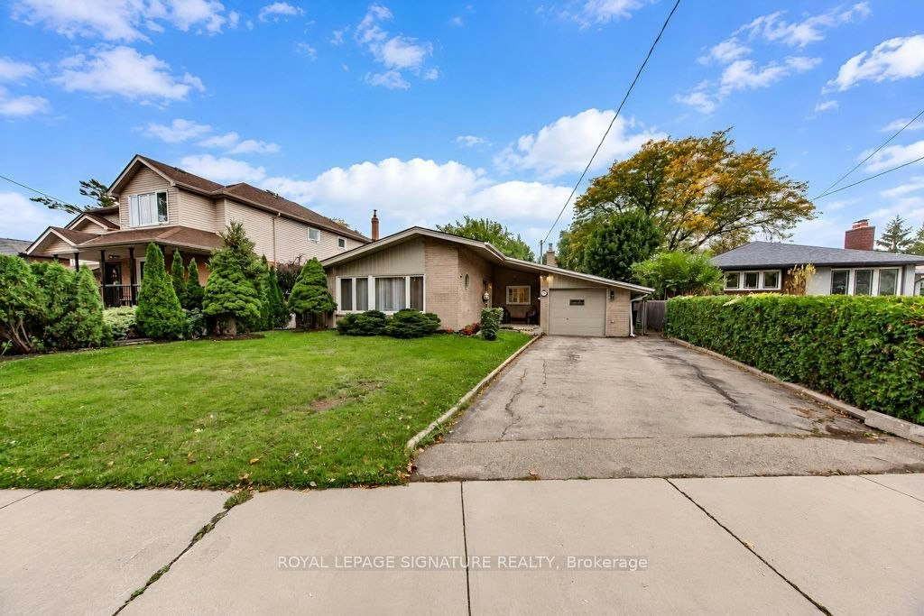 10 Beaver Bend Crescent, Toronto, ON, M9B 5P8