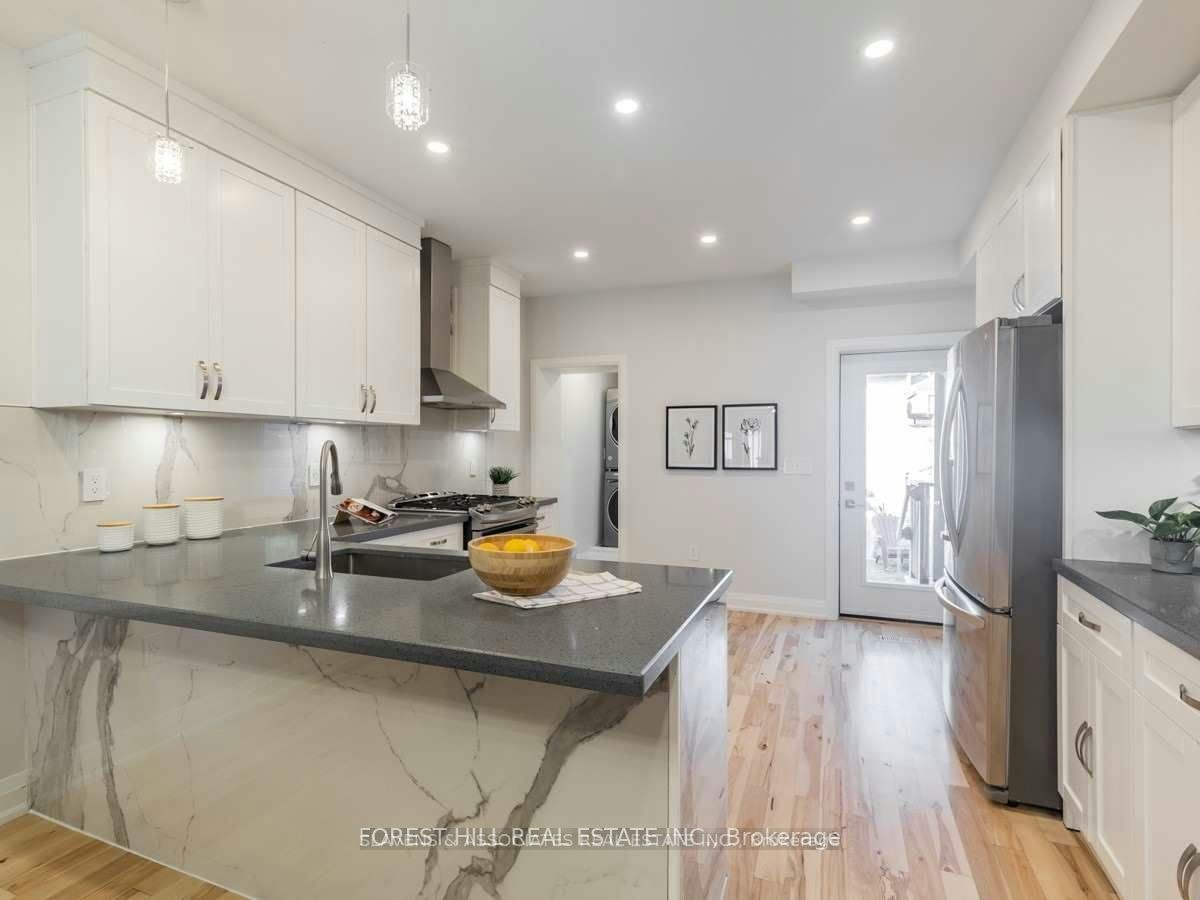 Main-116 Armstrong Avenue, Toronto, ON, M6H 1V8 - 7