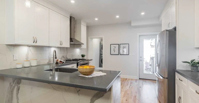 Main-116 Armstrong Avenue, Toronto, ON, M6H 1V8 - 7