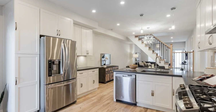 Main-116 Armstrong Avenue, Toronto, ON, M6H 1V8 - 11