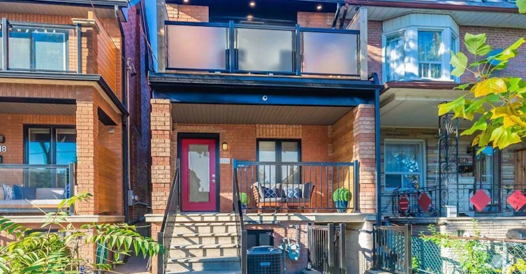 Main-116 Armstrong Avenue, Toronto, ON, M6H 1V8