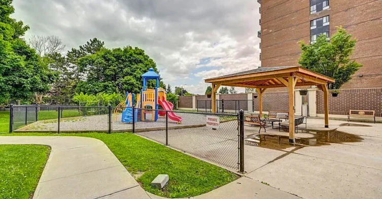 1401-4 Lisa Street, Brampton, ON, L6T 4B6 - 11