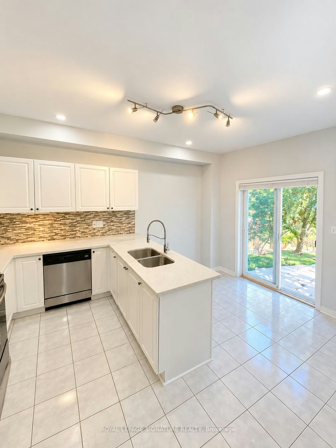 454 Huntington Ridge Drive, Mississauga, ON, L5R 0A9 - 5
