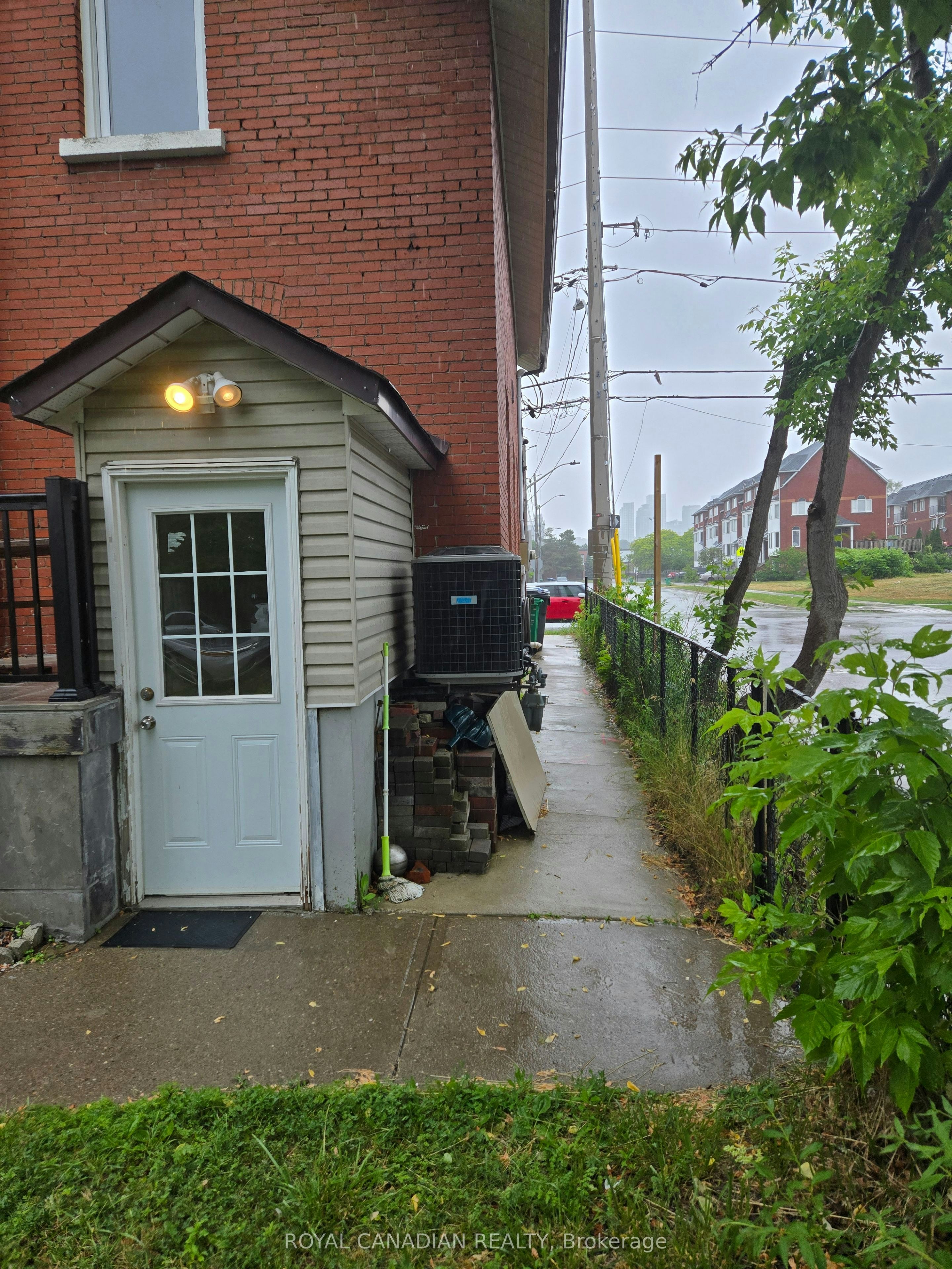 BSMT-60 Agnes Street, Mississauga, ON, L5B 1J7 - 2