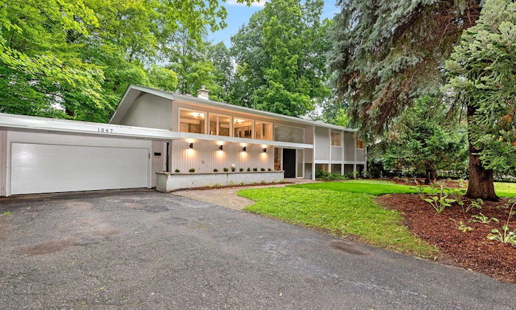 1847 Will Scarlett Drive