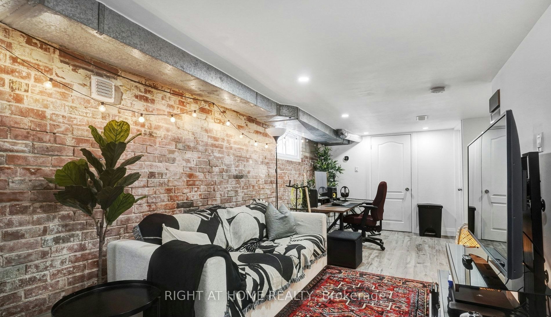 Lower-35 Chryessa Avenue, Toronto, ON, M6N 4T4 - 8